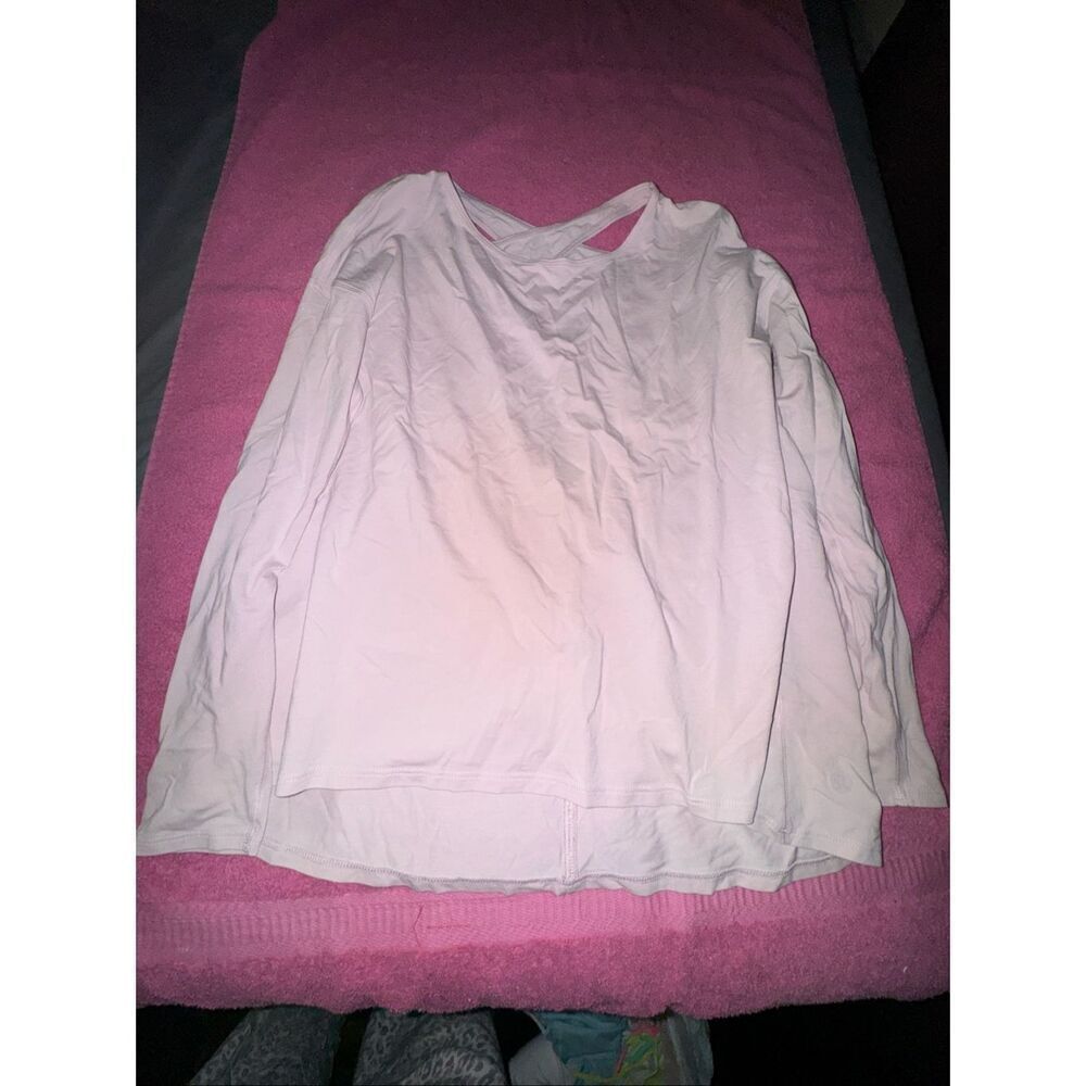 Lululemon woman’s Back into to it top with criss cross back size 8
